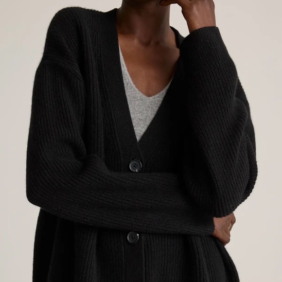 Quince Sweaters - NWT! QUINCE Mongolian Cashmere Oversized Boyfriend Cardigan Sweater Black Small